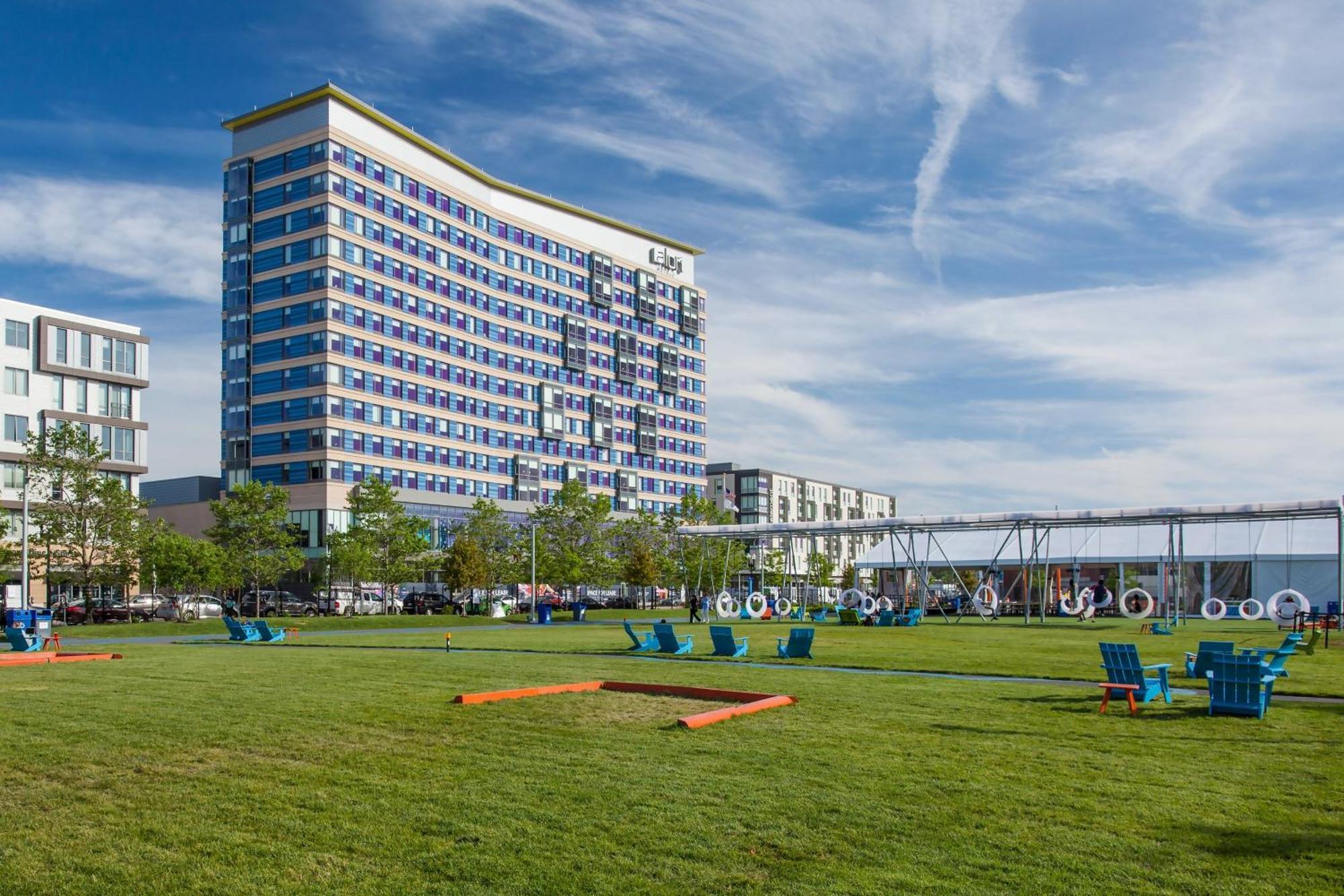 Aloft Boston Seaport District Hotel Exterior photo